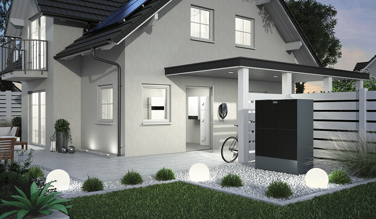 Modernes Energie- und Heizsystem mit Wärmepumpe, fachmännisch geplant und installiert von Jörges & Schimm für eine energetische Modernisierung.